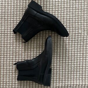 Zara Classic Black Leather Chelsea Boots